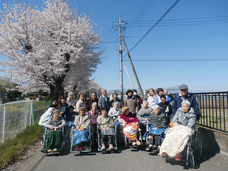 ３月３０日(金)お花見・お誕生日会